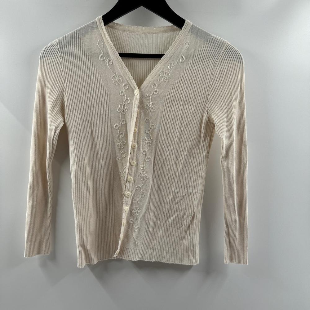 Ivory / Cream Lightweight Ribbed Sweater – Floral Embroidery, Button Front, S/M - Picture 2 of 7